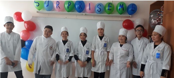 English teacher S.O. Zharlygasova held an extracurricular event “Surprise me!”. 